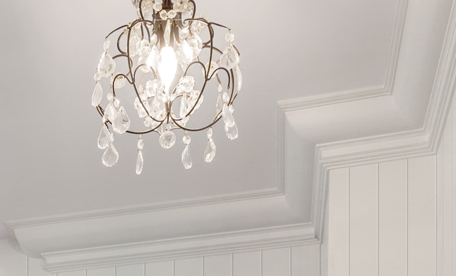 sophisticated look of Square Cornices